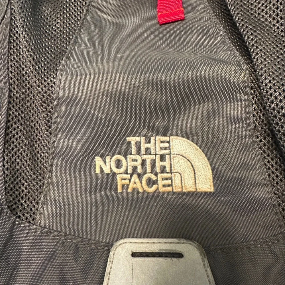 The North Face‎ Recon Backpack Black/Red Laptop Hiking Travel School 30L